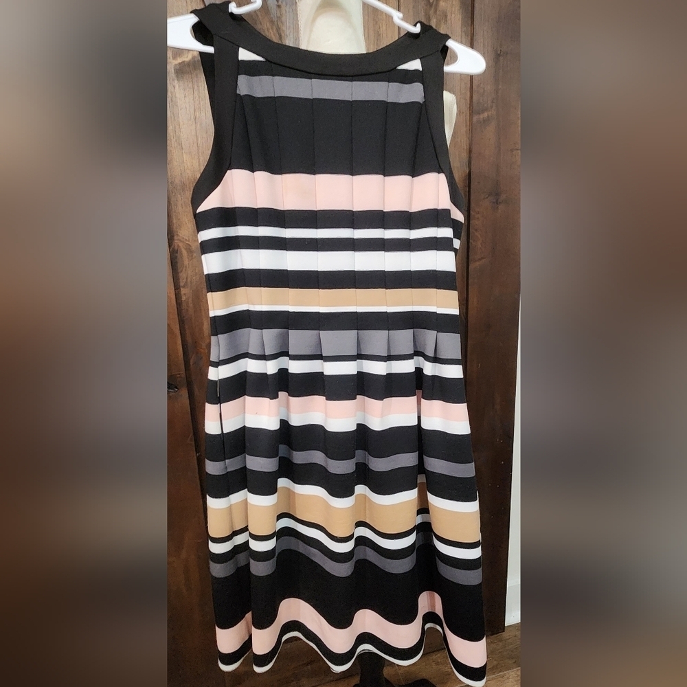 Preowned Vince Camuto size 8 dress